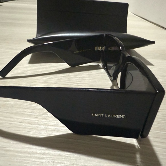 SAINT LAURENT SUNGLASSES - Picture 5 of 7